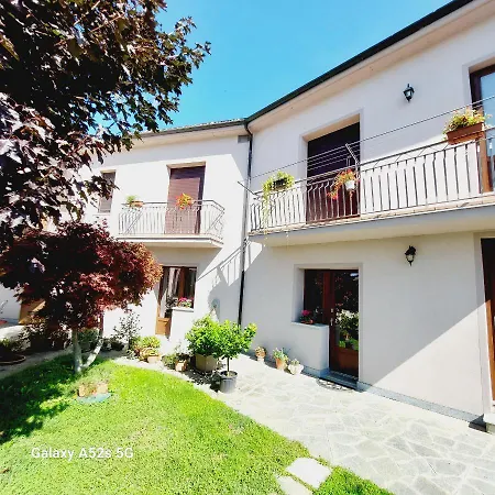 Acero Rosso Apartman Savigliano